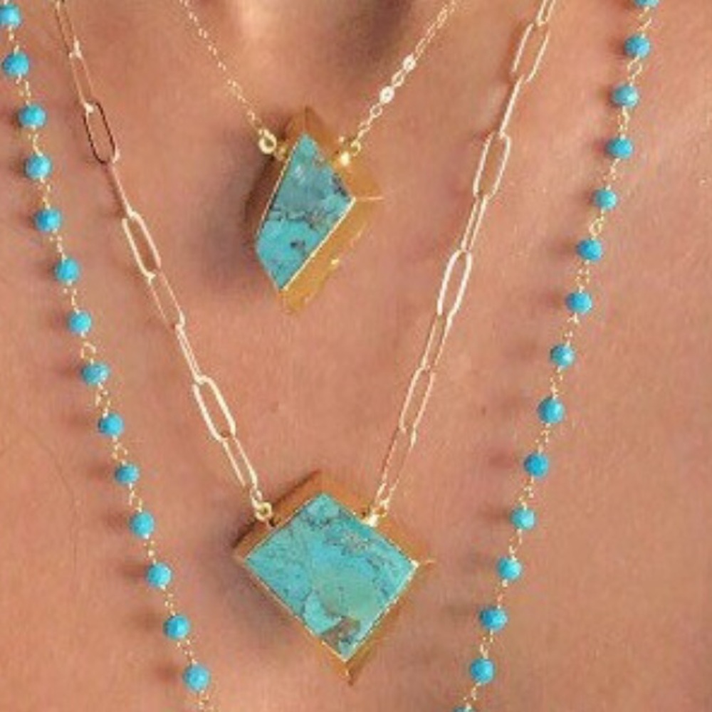 Double layering Turquoise pendants + golden chains
